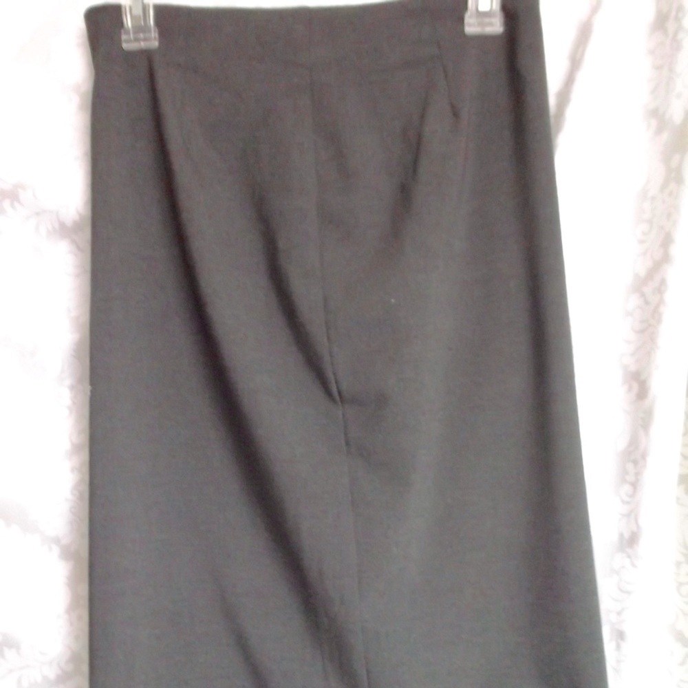 Vintage “Off Fifth” pencil skirt. Size 6 NWT